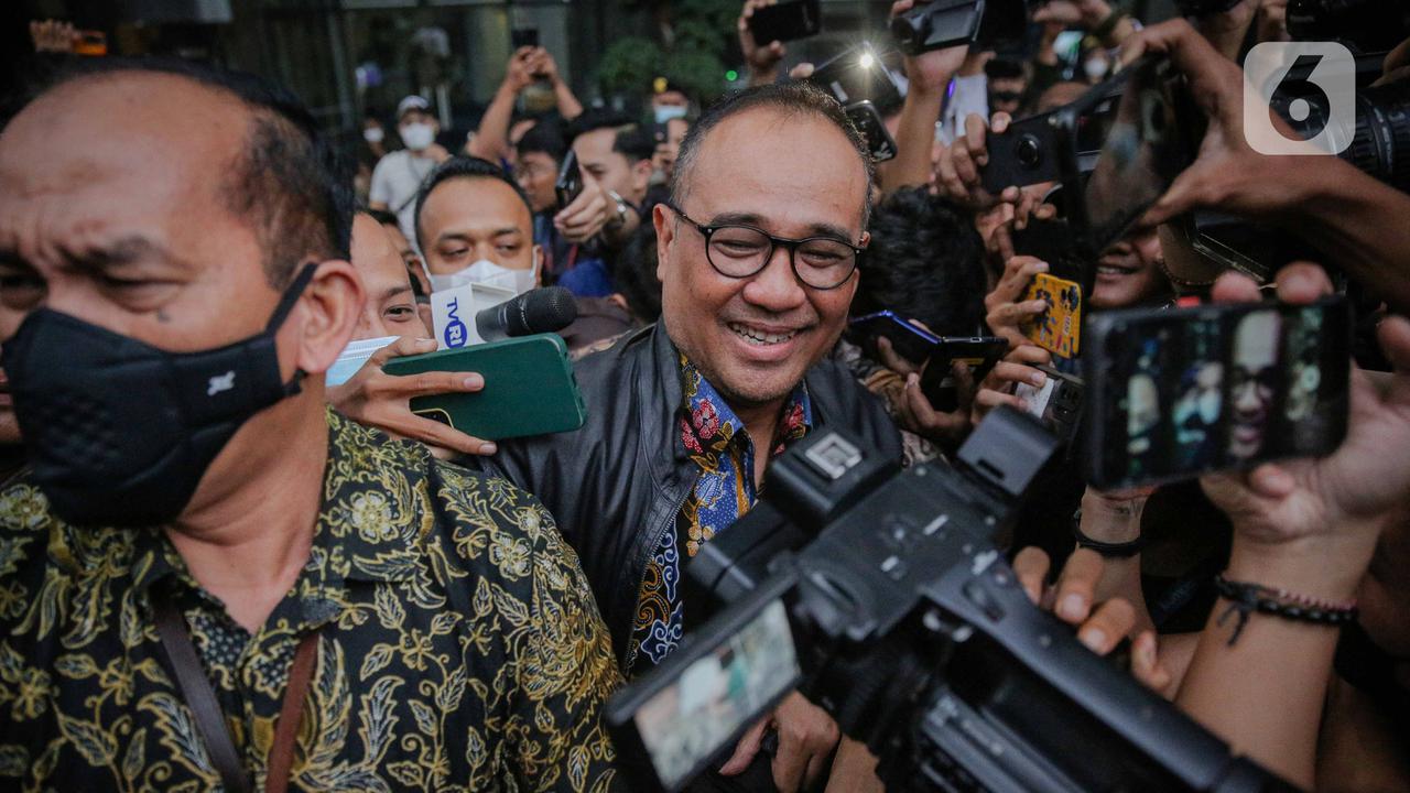 Rafael Alun Trisambodo melakukan pelanggaran berat, sehingga direkomendasikan untuk dipecat sebagai Aparatur Sipil Negara (ASN).