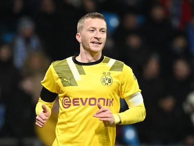 Selebrasi pemain Borrusia Dortmund, Marco Reus setelah mencetak gol ke gawang VfL Bochum dalam pertandingan Piala Jerman DFB Pokal, Rabu (8/2/2023). Marco Reus merupakan sosok penting di skuad Dortmund dengan didapuknya ia menjadi kapten tim. Kontrak Reus dan Dortmund akan berakhir pada 1 Juli 2023 dan sampai saat ini belum ada tawaran kontrak baru bagi dirinya. (AFP/Ina Fassbender)