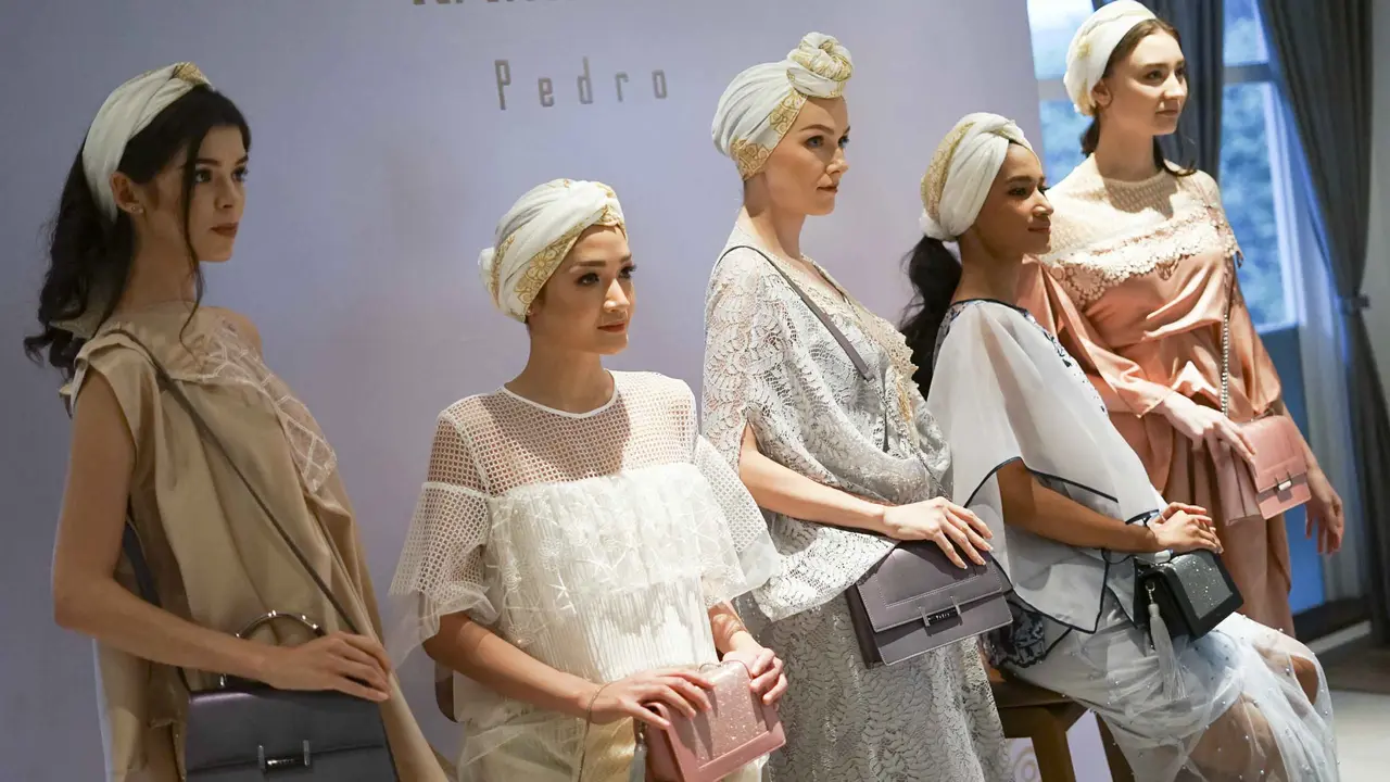 Percantik Outfit di Hari Lebaran dengan Tas dan Sepatu Bernuansa Moroccan dan Arabic