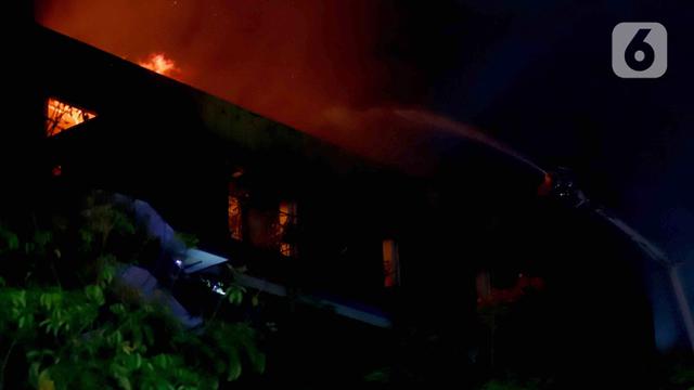 Kebakaran Hebat Landa Glodok Plaza, Upaya Pemadaman Masih Berlangsung Hingga Dini Hari