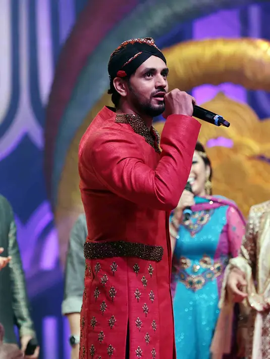 Kehadiran Shakti Arora dan Radhika Madan di Indonesia memang berhasil mencuri perhatian para penggemarnya. Mereka pun juga merasa senang lantaran mendapat sambutan yang meriah dari fansnya. (Deki Prayoga/Bintang.com)