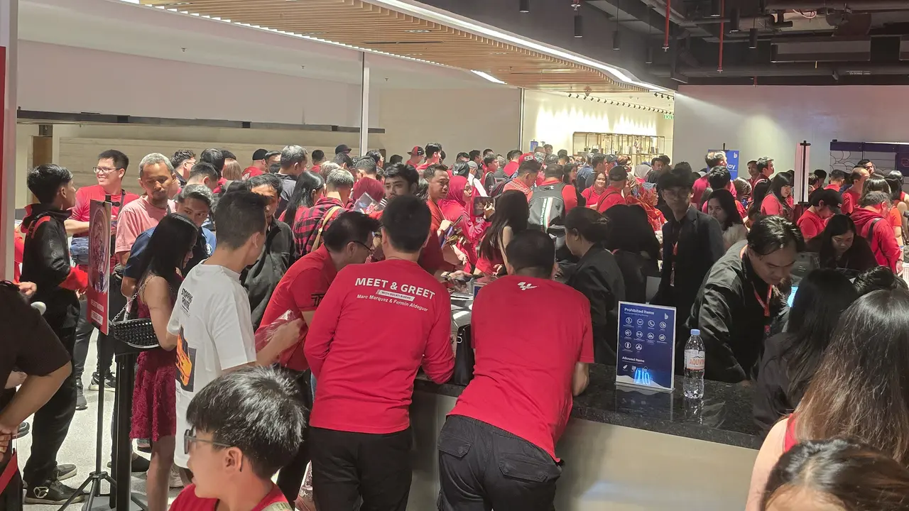 Fans Marc Marquez memadati lokasi meet and greet di Jakarta, Selasa (30/9/2025)