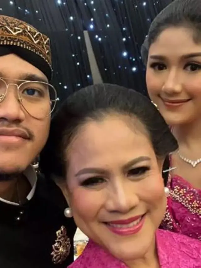 7 Potret Erina Gudono Kondangan Bareng Kakak Ipar dan Iriana Jokowi Ini Banjir Pujian
