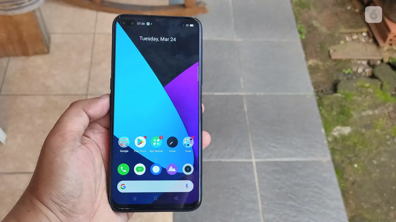 Tampilan depan Realme 6 Pro. Liputan6.com/Iskandar