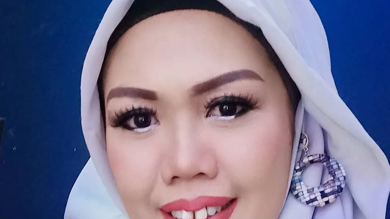 Potret Terbaru Elly Sugigi Berhijab (sumber: instagram/@ellysugigi_real_)