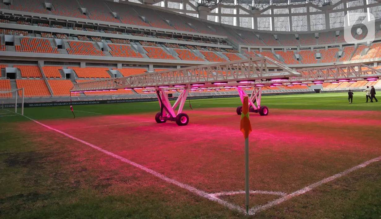 Pemerintah akan merenovasi JIS sesuai dengan standar FIFA agar bisa menjadi salah satu venue penyelenggaraan Piala Dunia U-17 2023. (Liputan6.com/Herman Zakharia)