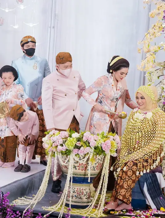 Tujuh bulanan Aurel Hermansyah (Instagram/ashanty_ash)