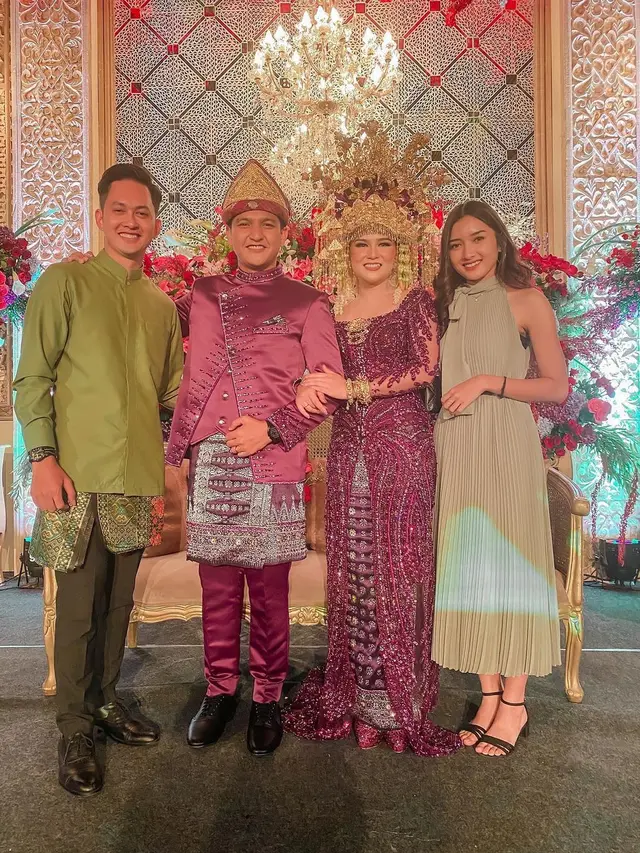 Beda Usia 14 Tahun, Ini 6 Potret Kiki Farrel dan Yuriska Patricia Resmi Pacaran