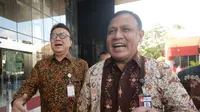 Ekspresi Menpan-RB Tjahjo Kumolo (kiri) dan Ketua KPK Firli Bahuri usai melakukan pertemuan di Gedung KPK, Jakarta, Jumat (6/3/2020). Pertemuan membahas program Strategi Nasional Pencegahan Korupsi (Stranas PK) khususnya di Kemenpan-RB dan keseluruhan. (merdeka.com/Dwi Narwoko)