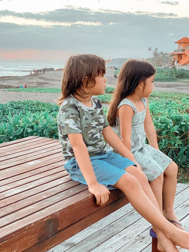 Main Bareng di Bali, Ini 6 Momen Gemas Gempi dan El Barack Dekat Sejak Kecil