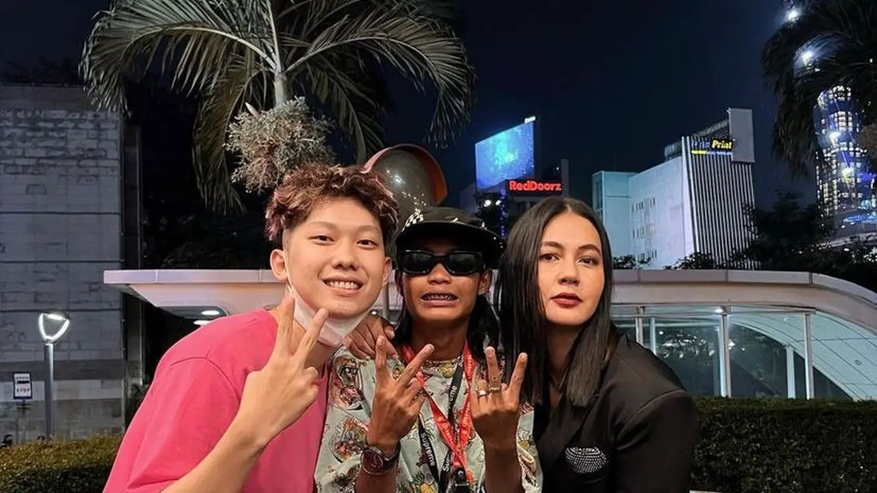 8 Potret Paula Verhoeven Jadi Cewek Mamba Saat Melenggang di Citayam Fashion Week Bareng Bonge