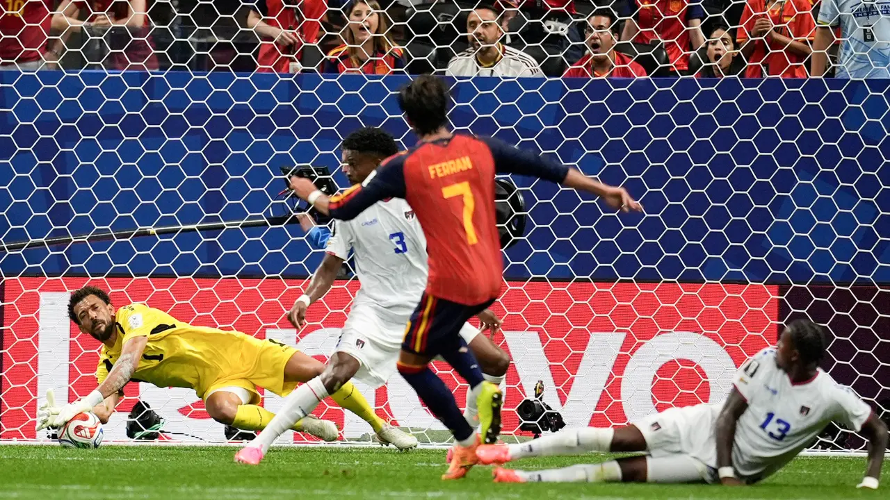 Foto: Deretan Aksi Vozinha, Kiper 40 Tahun yang Bikin Spanyol Frustrasi pada Laga Perdana Grup H  Piala Dunia 2026
