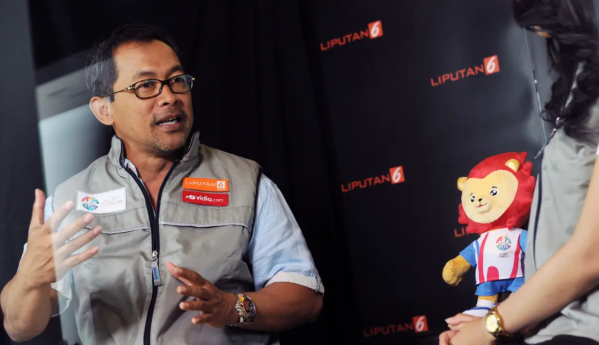 Jelang berlaga di Sea Games 2015, pelatih timnas Indonesia U-23, Aji Santoso berkunjung ke redaksi Liputan6.com di Jakarta, Rabu (27/5/2015). Tampak, Aji Santoso saat melakukan wawancara khusus dengan Liputan6.com. (Liputan6.com/Helmi Fithriansyah)