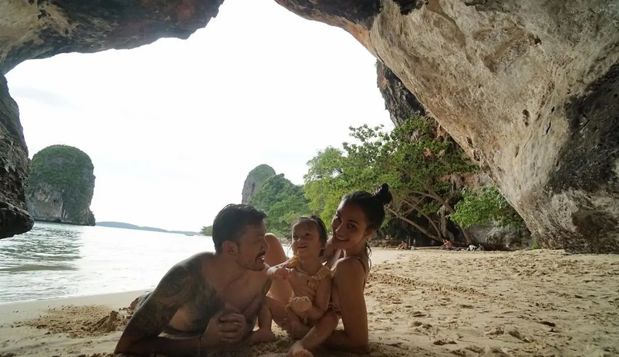 (Instagram/atiqahhasiholan)