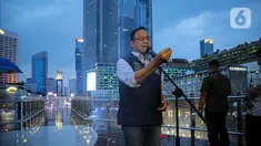 Gubernur DKI Jakarta Anies Baswedan memberikan keterangan saat meresmikan Halte TransJakarta Bundaran HI, Jakarta, Sabtu (15/10/2022). "Pada hari ini Sabtu, 15 Oktober, Halte Transjakarta secara resmi dinyatakan digunakan," kata Anies Baswedan di lokasi, Sabtu, 15 Oktober 2022. (Liputan6.com/Faizal Fanani)