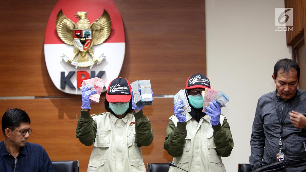 Barang Bukti Tersangka Kalapas Sukamiskin Wahid Husein