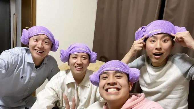 5 Pose Foto Jerome Polin Bareng Waseda Boys Ini Bikin Ngakak