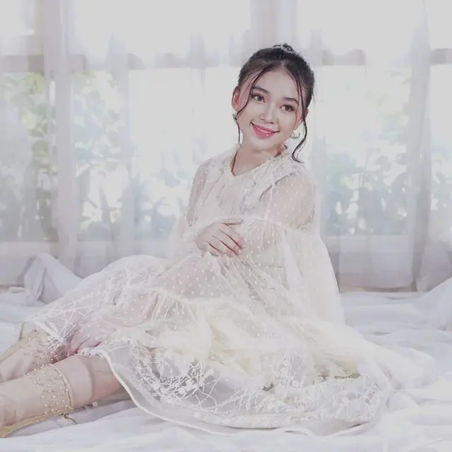 6 Gaya Pemotretan Anneth Delliecia Paling Curi Perhatian, Bikin Pangling