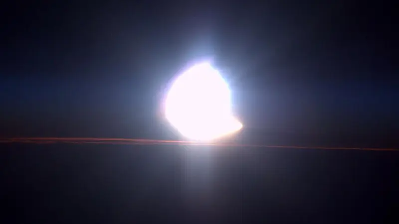 Gerhana matahari 20 Maret 2015 yang diabadikan astronot ESA, Samantha Cristoforetti