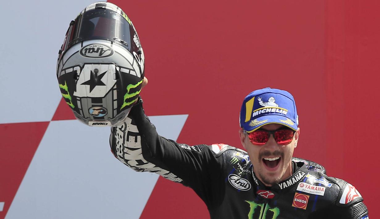2. Pembalap Monster Energy Yamaha, Maverick Vinales, tampil kurang memuaskan karena terpental di posisi 14 balapan MotoGP Republik Ceska di Sirkuit Brno, Minggu (9/8/2020). Namun demikian, ia tetap berada di posisi ke dua klasemen dengan 42 poin. (AFP/Peter Dejong)