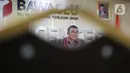 Anggota Bawaslu, Fritz Edward Siregar memberikan keterangan pers secara live streaming membahas Rekomendasi Bawaslu terkait Antisipasi Dampak Virus Covid -19 terhadap penyelenggaraan Pemilihan Gubernur, Bupati dan Walikota Tahun 2020 di Jakarta, Selasa (17/3/2020). (Liputan6.com/Faizal Fanani)