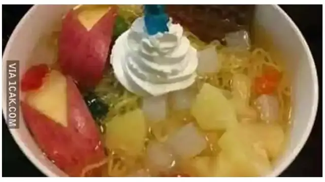 8 Potret Menu Takjil untuk Buka Puasa Ini Nyeleneh Banget