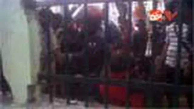 Demonstran Jebol Pagar Gedung DPR