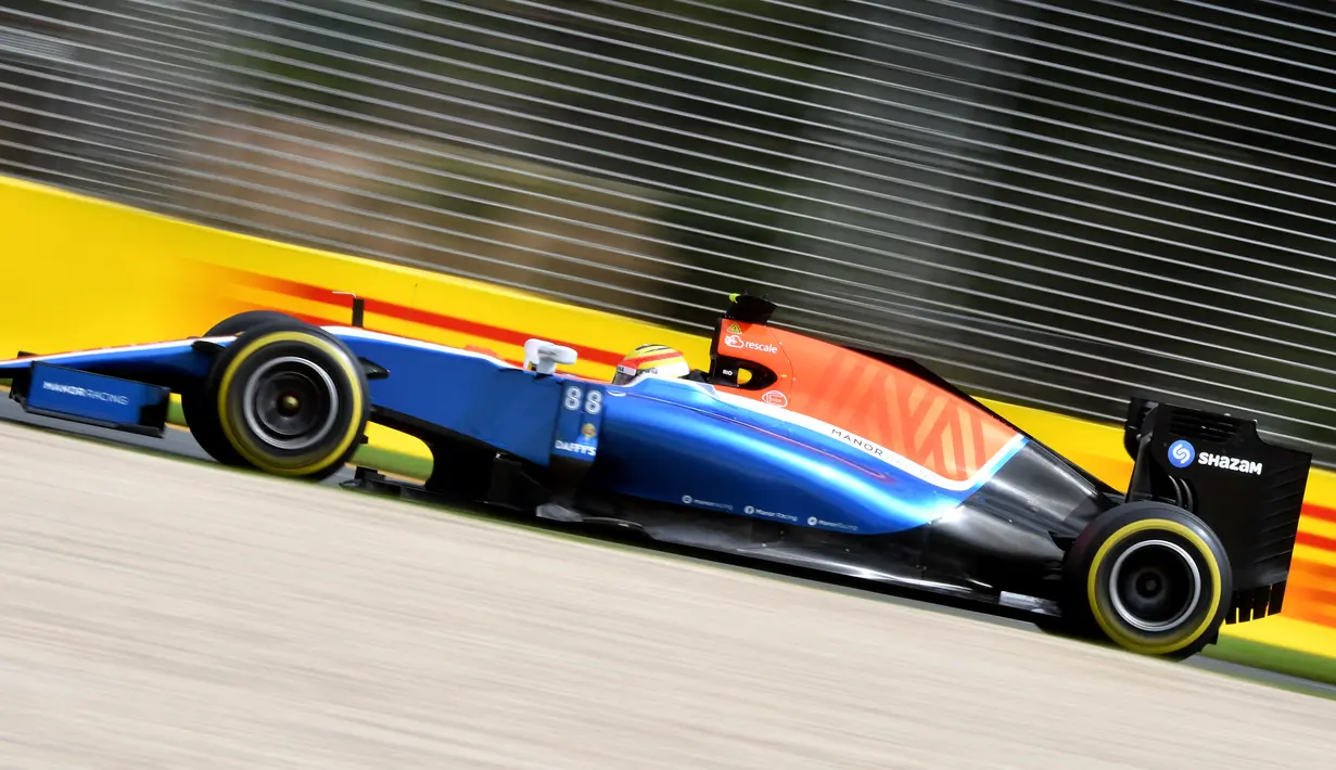 Saat race, Rio yang mengawali balapan dari posisi bontot berhasil menyodok hingga ke posisi 17. Namun, usai insiden Fernando Aloso dengan Romain Grosjean pada lap ke-18, ia kembali turun ke posisi 18. (AFP/Paul Crock)