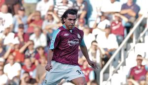 Carlos Tevez saat memperkuat West Ham United. (AFP/Glenn Campbell)