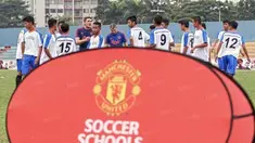Manchester United bersama You C1000 menyelenggarakan coaching clinic di Jakarta. Sebanyak 60 peserta yang terpilih dari Jakarta, Botabek, Bandung, Surabaya dan Yogyakarta mendapat pelatihan langsung dari pelatih yang dikirim dari klub Manchester Unit...