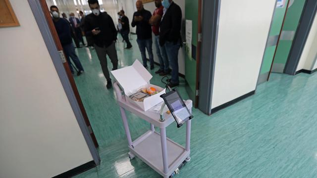 Troli Robot Bantu Tangani Pasien Covid-19