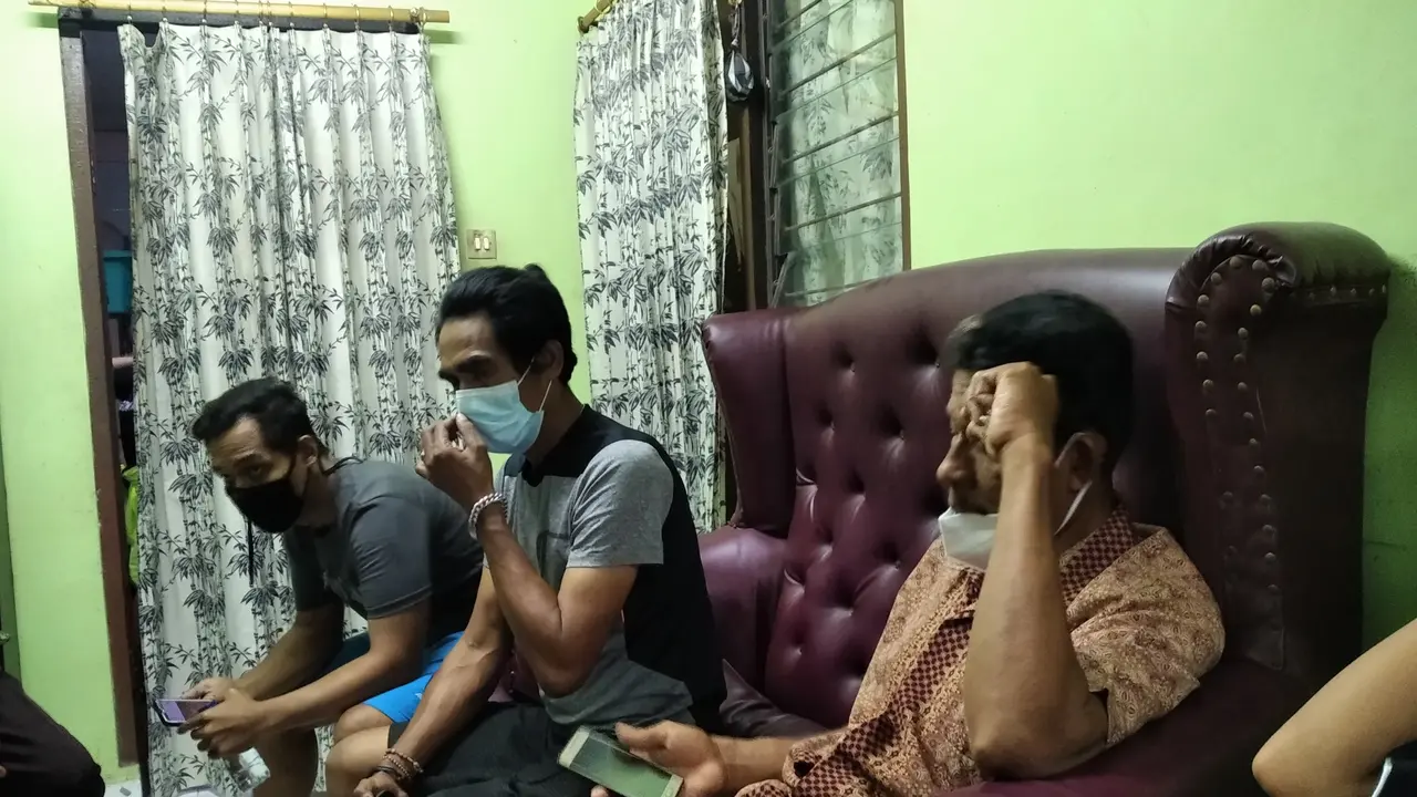Salah satu pramugari Sriwijaya Air SJ 182 yang diduga jatuh di perairan Kepulauan Seribu bernama Mia Zet Wadu, sedang merenovasi rumah