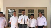 Capres-cawapres Anies Baswedan dan Muhaimin Iskandar di Markas Pemenangan AMIN, Jalan Diponegoro, Jakarta Pusat, Kamis (21/3/2024). Tim Hukum Nasional (THN) Anies-Muhaimin resmi mendaftarkan gugatan hasil Pemilu 2024 ke Mahkamah Konstitusi (MK). (Liputan6.com/Winda Nelfira)