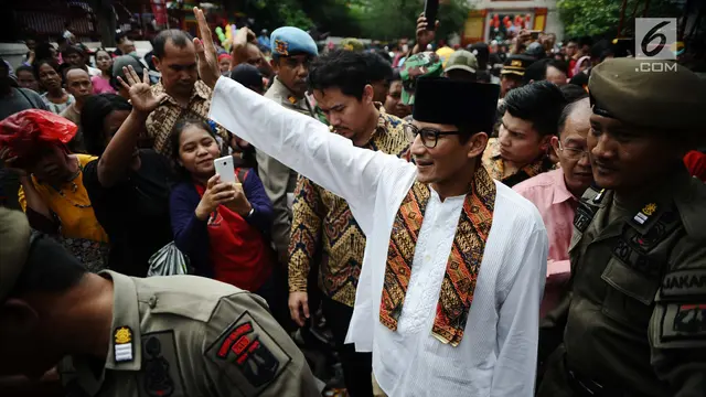 Sandiaga Uno Sambangi Vihara Dharma Bakti