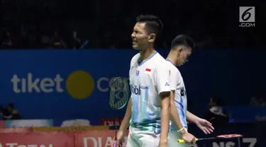 Pebulu tangkis ganda putra Indonesia, Fajar Alfian/M Rian Ardianto saat melawan Takuro Hoki/Yugo Kobayashi (Jepang) di Perempat Final Indonesia Open 2019 di Istora Senayan, Jakarta, Jumat (19/7/2019). Fajar/Rian kalah 19-21, 12-21. (Liputan6.com/Helmi Fitrhiansyah)