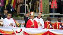 Paus Francis saat memimpin massa di kuil Uganda Martir di Namugongo, Uganda, (28/11). (REUTERS/James Akena)
