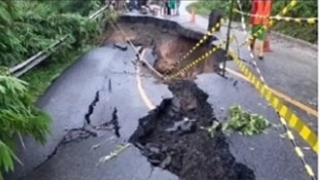 Curah Hujan Ekstrem, Jalan Lintas Sumatra di Sumsel Langsung Amblas