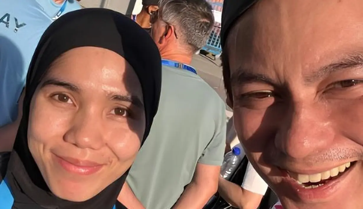 Di Paris, Baim Wong tidak hanya hadir sebagai penonton biasa. Melalui Instagram, ia terlihat sangat bersemangat memberikan dukungan kepada atlet Indonesia. Kehadirannya di sana juga menjadi momen berharga saat ia bertemu dengan tim atlet panjat tebing Indonesia, salah satunya Rajiah Sallsabillah. (Liputan6.com/IG/@baimwong)