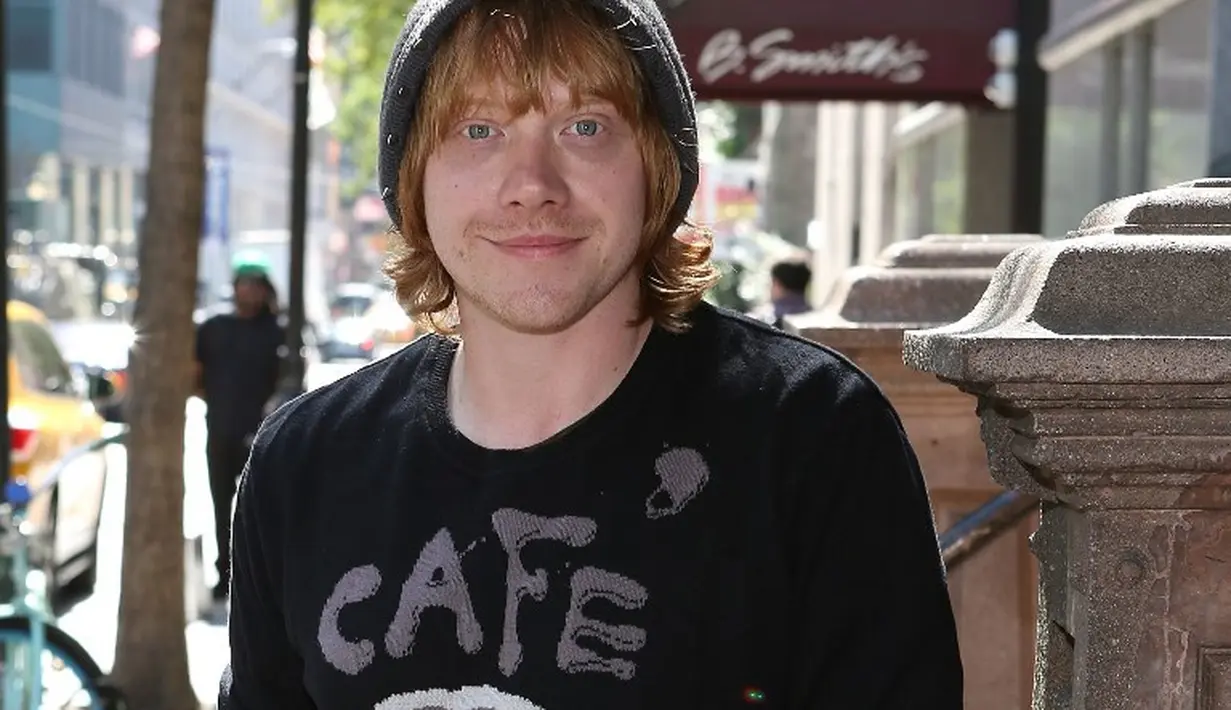 Dilansir dari Cosmopolitan, Rupert Grint mengaku bahwa ia sebenarnya tak bisa menikmati series yang ditulis oleh JK Rowling tersebut. (ROBIN MARCHANT / GETTY IMAGES NORTH AMERICA / AFP)