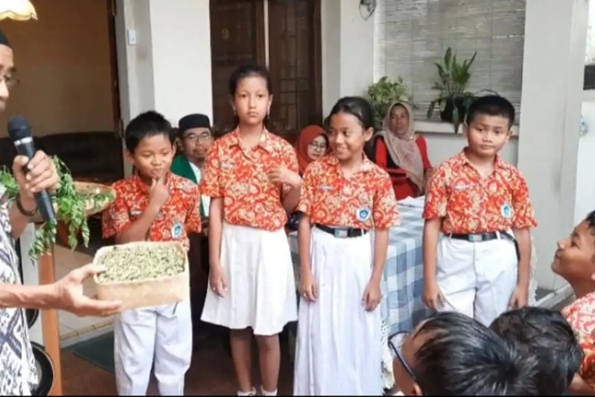 Saat Pelajar di Kudus Diajak Berkenalan Dengan Jamu Tradisional