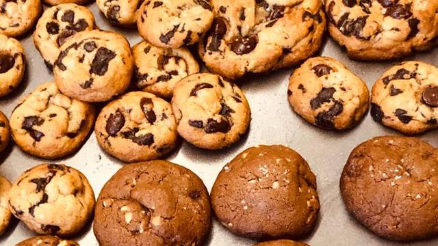 Usaha rumahan yakni cemilan manis dengan brand “Cipiko cookies.”