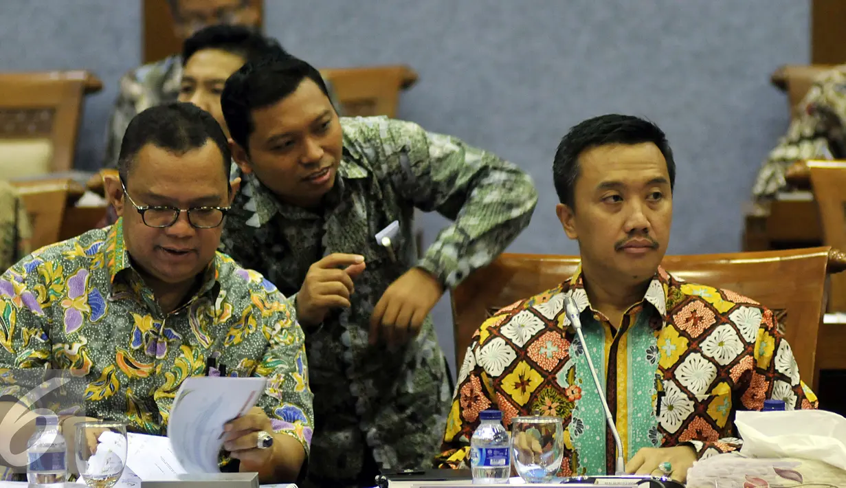 Menteri Pemuda dan Olahraga Imam Nahrawi saat mengikuti rapat kerja dengan Komisi X DPR di Kompleks Parlemen, Jakarta, Rabu (2/3). Rapat membahas Pemaparan perkembangan persiapan Asian Games XVIII Tahun 2018. (Liputan6.com/Johan Tallo)