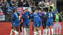 Di masa tambahan waktu atau pada menit ke-90+1, tendangan keras Moises Caicedo menutup pesta gol Chelsea saat melawan Real Betis. Tampak dalam foto, para pemain Chelsea merayakan gol keempat tim mereka yang dicetak oleh gelandang Chelsea Moises Caicedo (25) saat pertandingan sepak bola Final UEFA Conference League 2024/2025 melawan Real Betis di Tarczynski Arena, Wroclaw, Polandia, Rabu 28 Mei 2025 waktu setempat atau Kamis (29/5/2025) dini hari WIB. (Sergei GAPON/AFP)