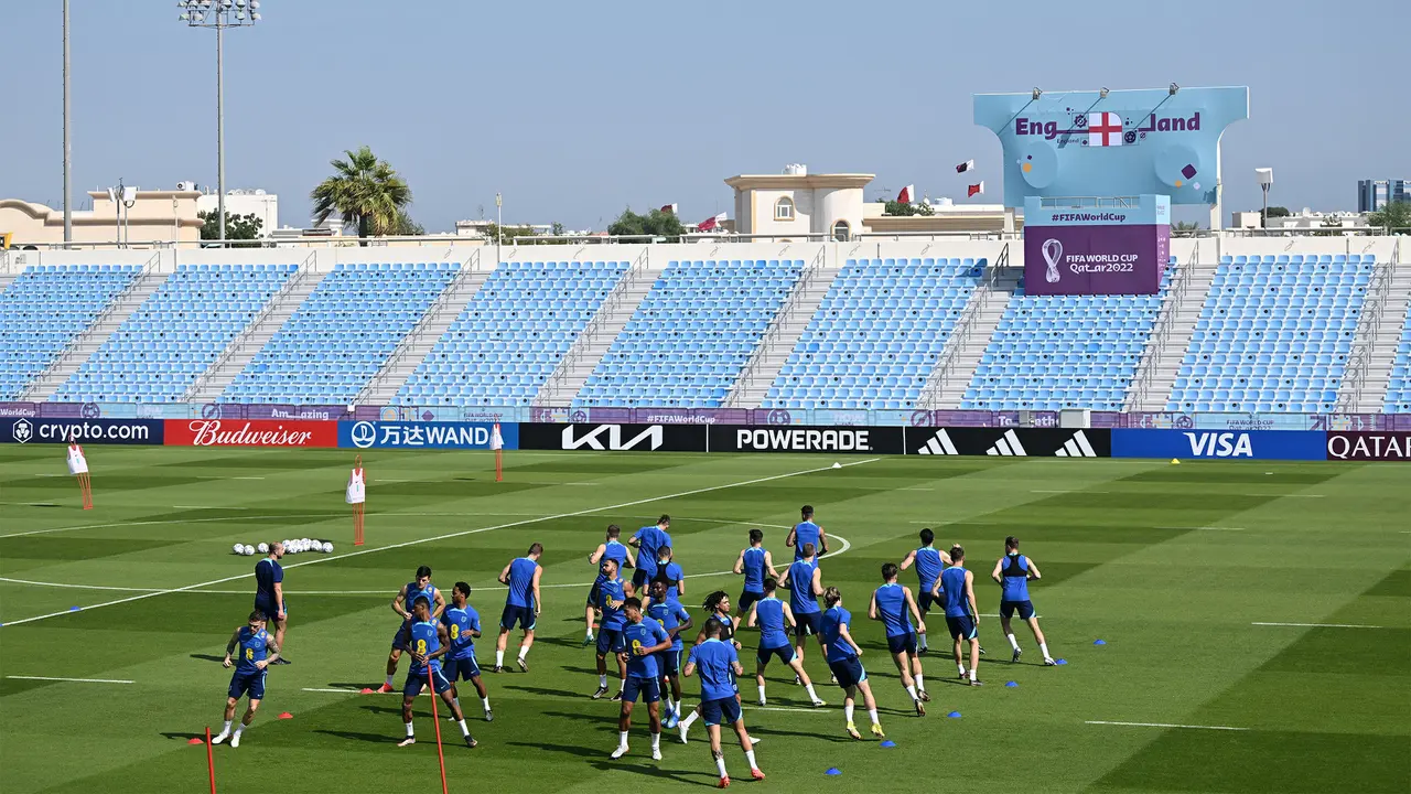 Foto: Timnas Inggris Latihan Pakai Baju Ketiak dan Banyak Minum Air Es saat Latihan Jelang Piala Dunia 2022