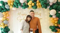 6 Momen Perayaan Ultah Gilang Dirga yang ke-32, Dapat Kejutan dari Istri