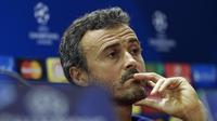 Barcelona's coach Luis Enrique attends a news conference ahead of their Champions League group E soccer match against AS Roma in Rome, September 15, 2015. REUTERS/Max Rossi