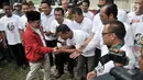 Ketua Umum PKB Muhaimin Iskandar disambut relawan saat tiba menghadiri Deklarasi JOIN di Jakarta, Selasa (10/4). Muhaimin datang ke posko mengenakan jaket merah dan disambut yel-yel dukungan dari relawan. (Merdeka.com/Iqbal S Nugroho)
