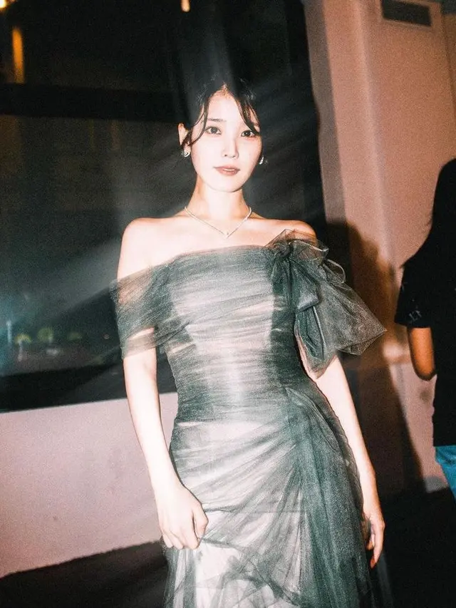 IU Tampil Elegan di Festival Film Cannes dengan Gaun Tulle dan Perhiasan Mewah Senilai Rp1,6 M