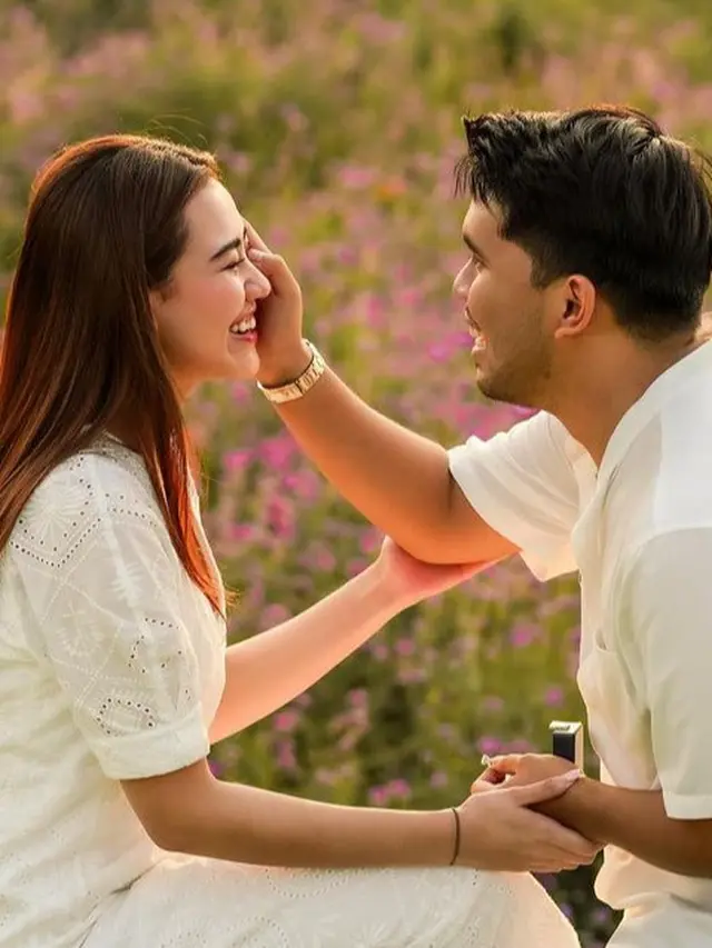 Gaya Aaliyah Massaid saat Dilamar Thariq Halilintar. [@thariqhalilintar]