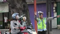 Bripka Seladi, polisi jujur dari Malang, lebih milih jadi pemulung ketimbang 'mungli' | Via: facebook.com